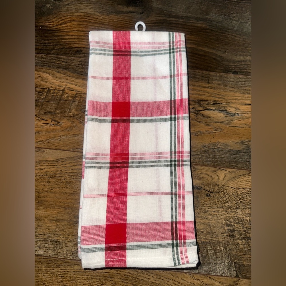 3 Kitchen Towels Traditional Christmas Pattern in Red, Green, White - New. - Picture 2 of 4